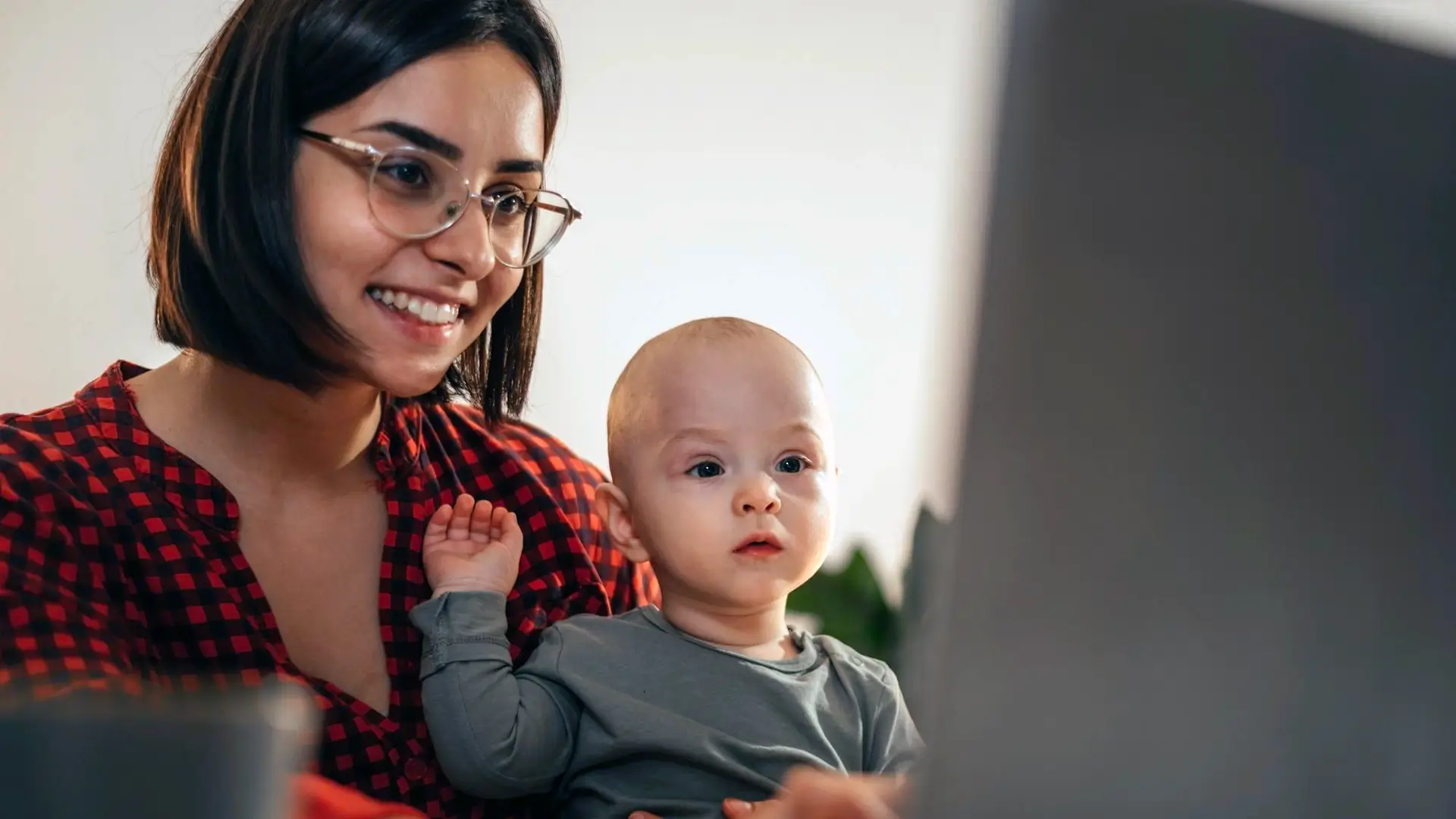 Mamãe conciliando carreira e maternidade.