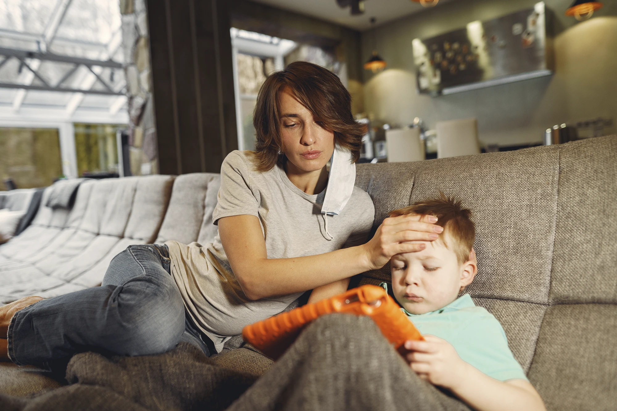 Mãe e filho com emetofobia.